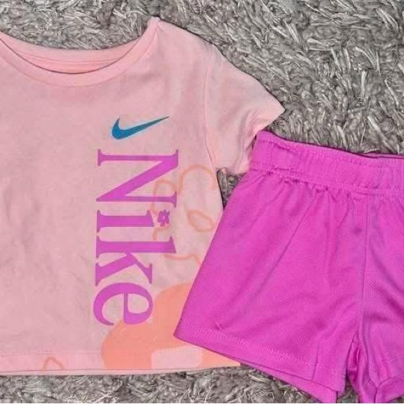 Nike Peach and Pink Tee with Shorts - Picture 1 of 1